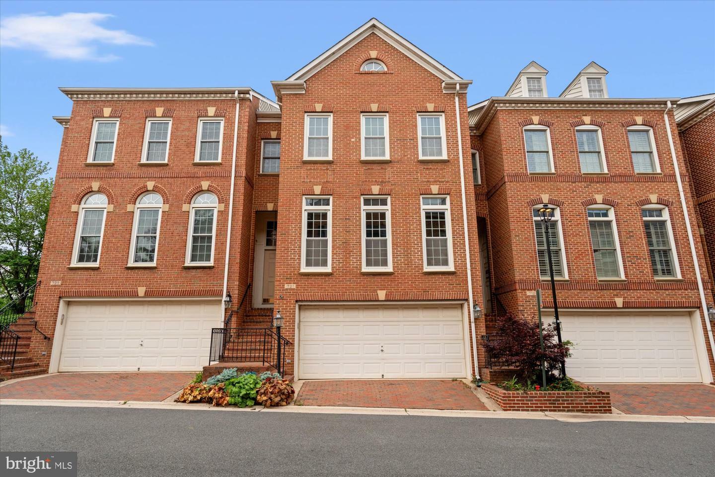 Property Photo:  721 Hawkins Way  VA 22314 