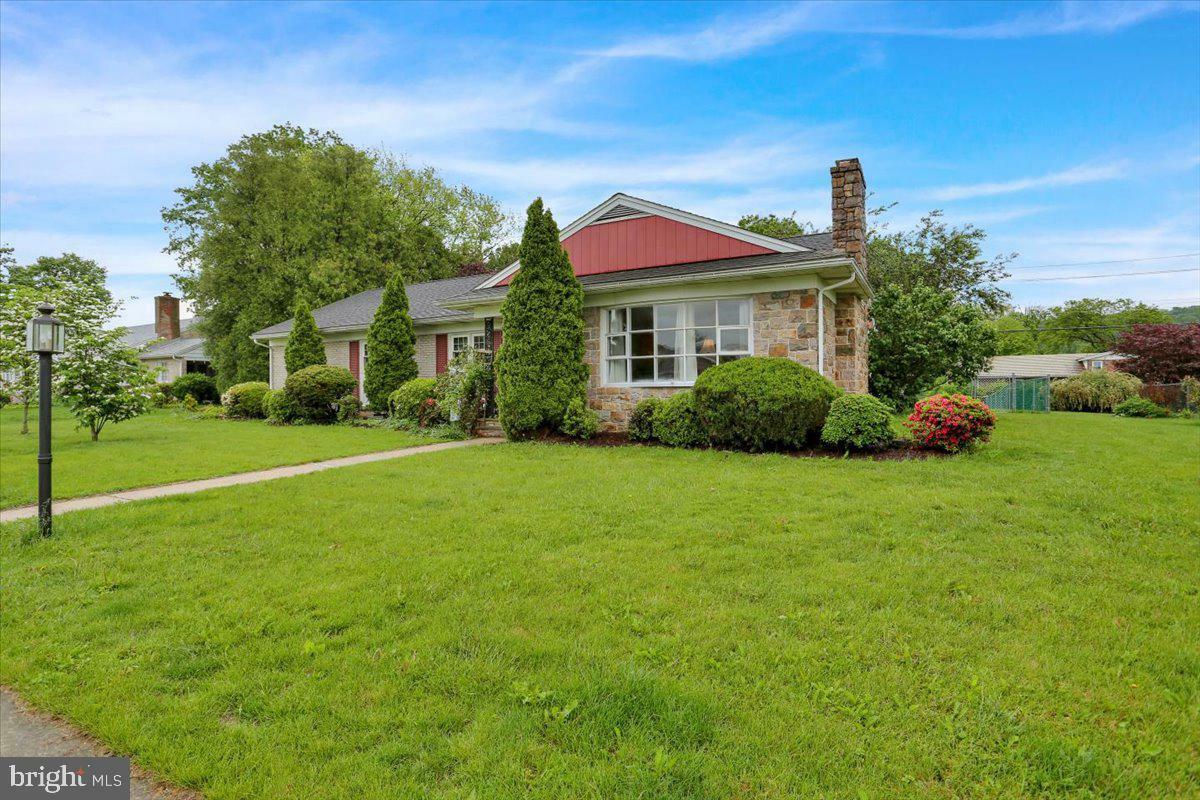 Property Photo: 406 W Vine Street PA 19522