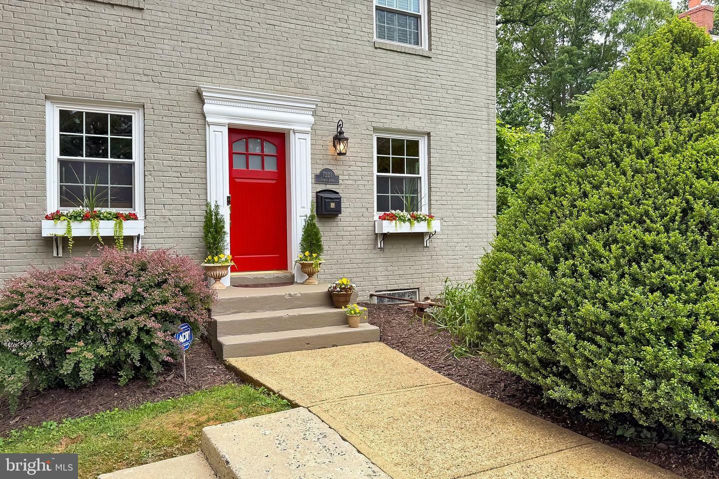 Property Photo:  7221 Timber Lane  VA 22046 