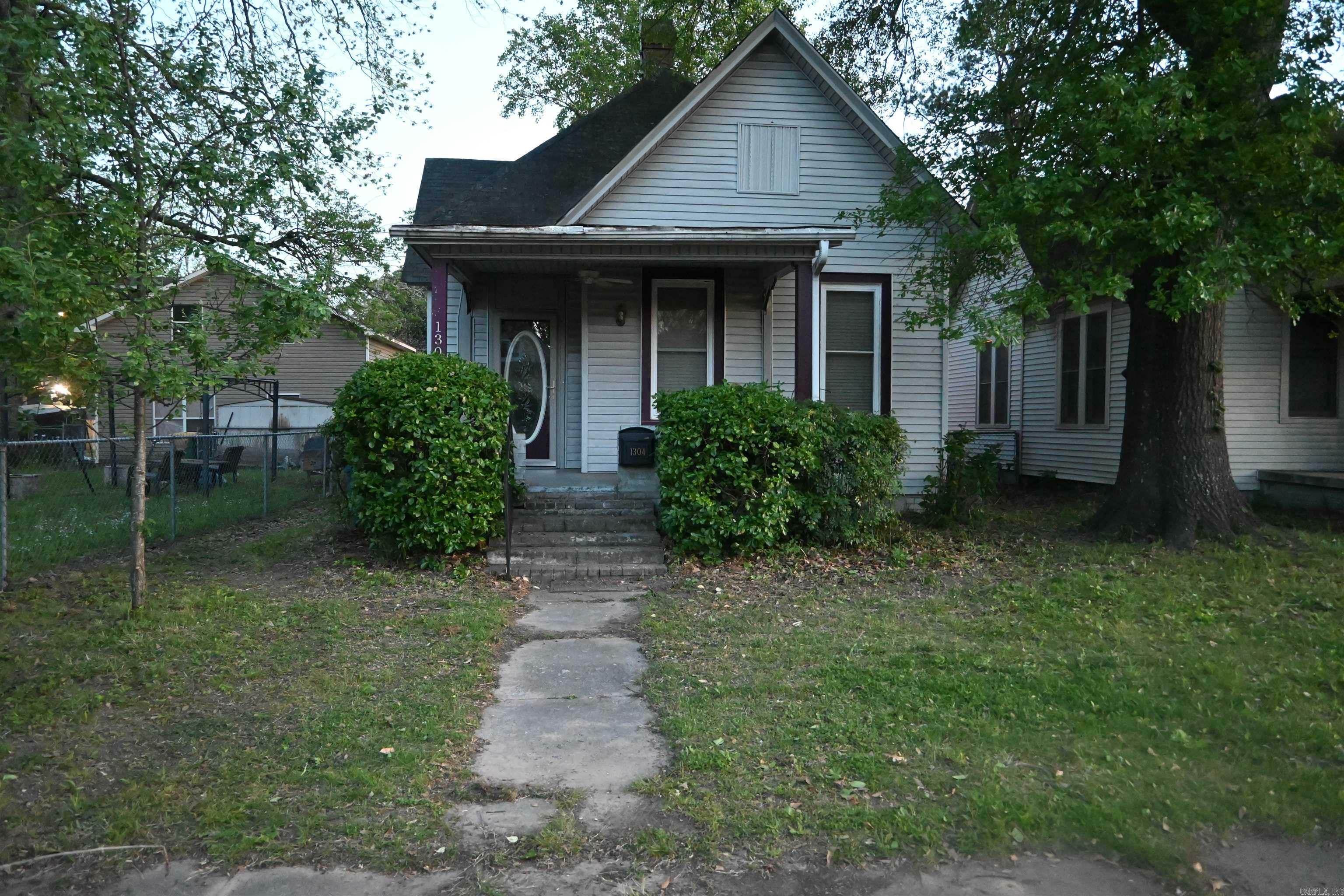 Property Photo: 1304 W 9th St AR 72114