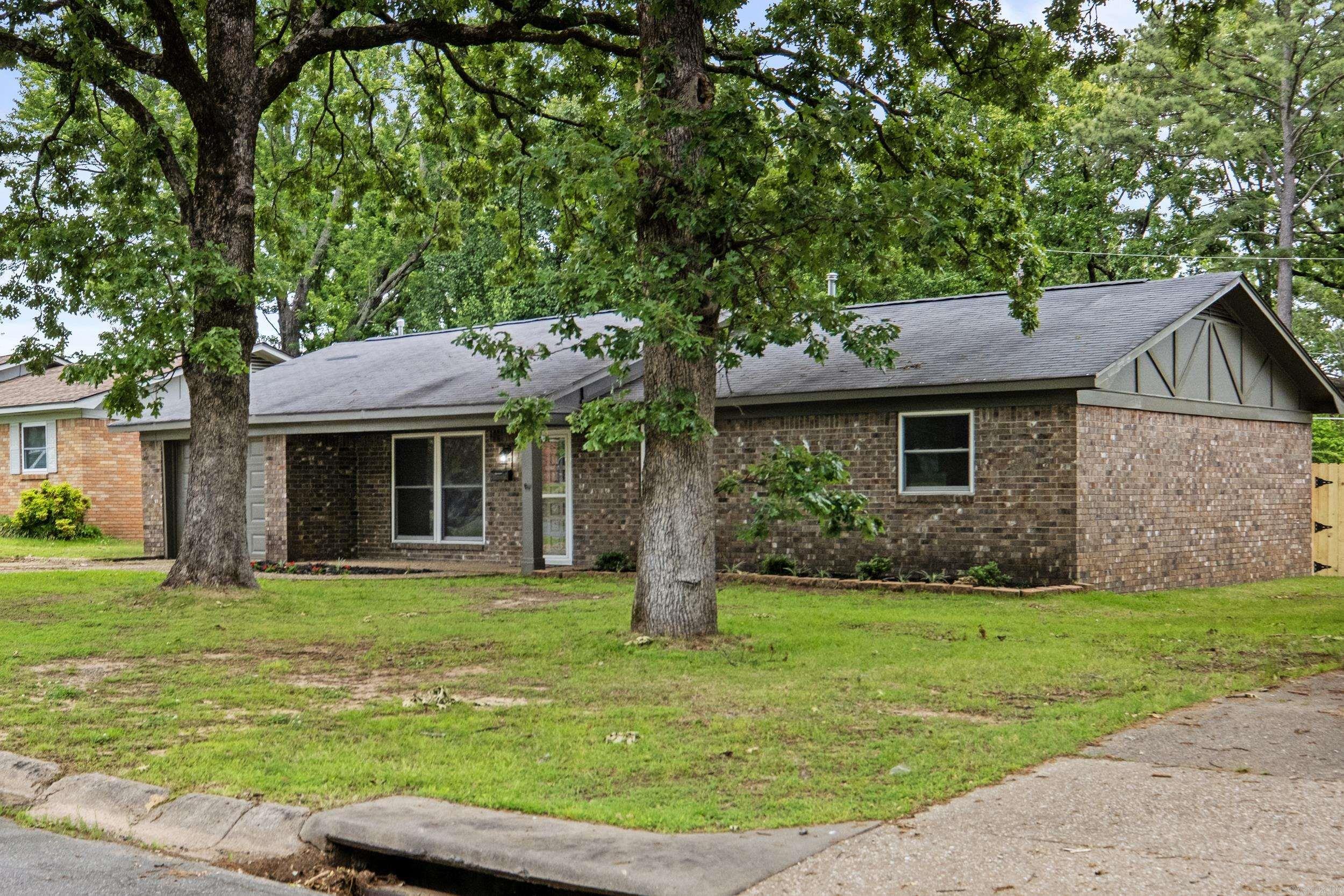 Property Photo: 6600 Windhill Dr AR 72118