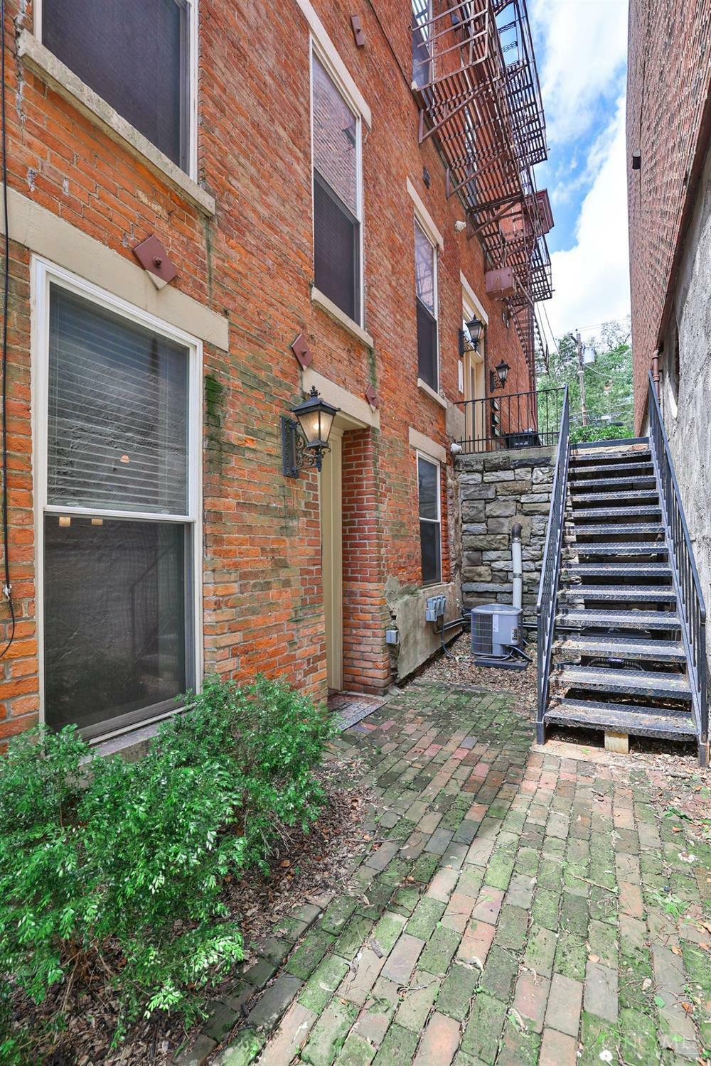 Property Photo:  537 Liberty Hill  OH 45202 