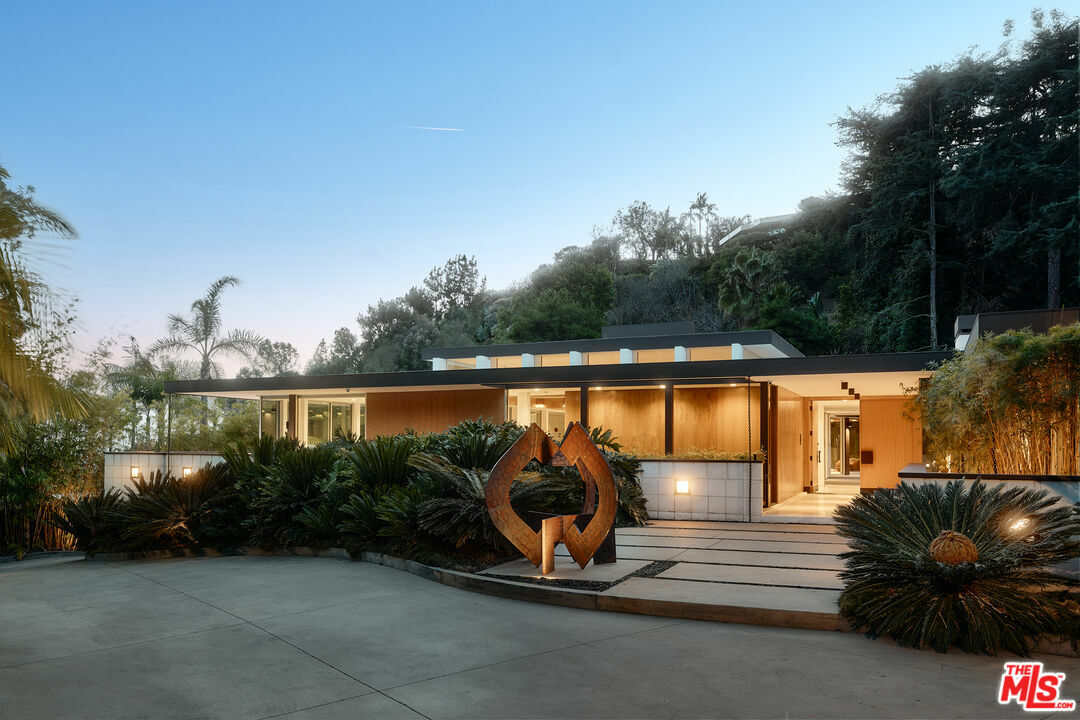 Property Photo: 1061 Loma Vista Dr CA 90210