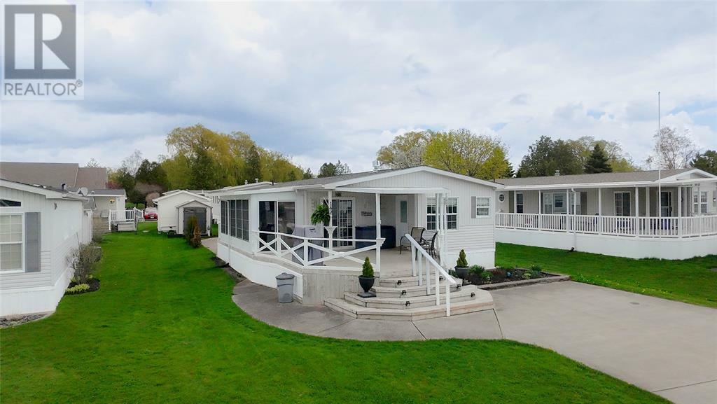 Property Photo: 142 Sandbagger Crescent ON N0M 1G0