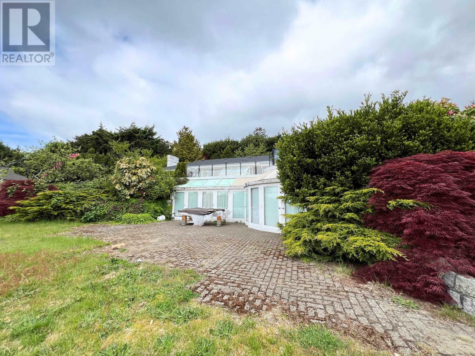 Property Photo: 875 Eyremount Drive BC V7S 2B2
