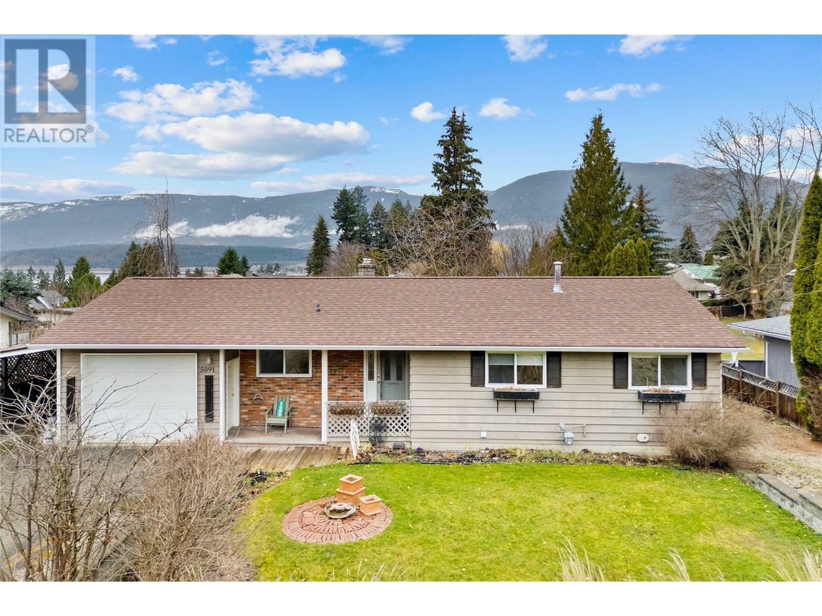 Property Photo: 5091 Lakeshore Road Northeast BC V1E 3P4