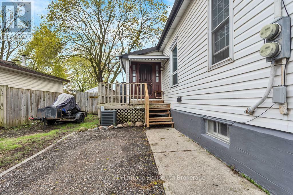 Property Photo: 147 Sydenham Street ON N4S 7B7