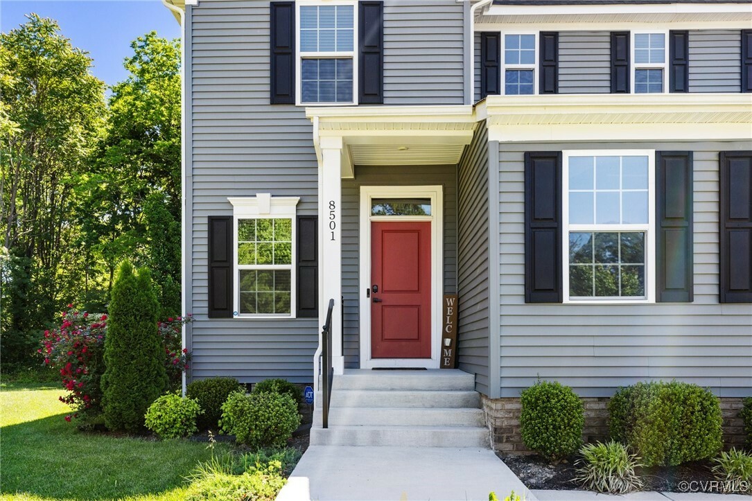 Property Photo: 8501 Kingsland Park Drive VA 23237