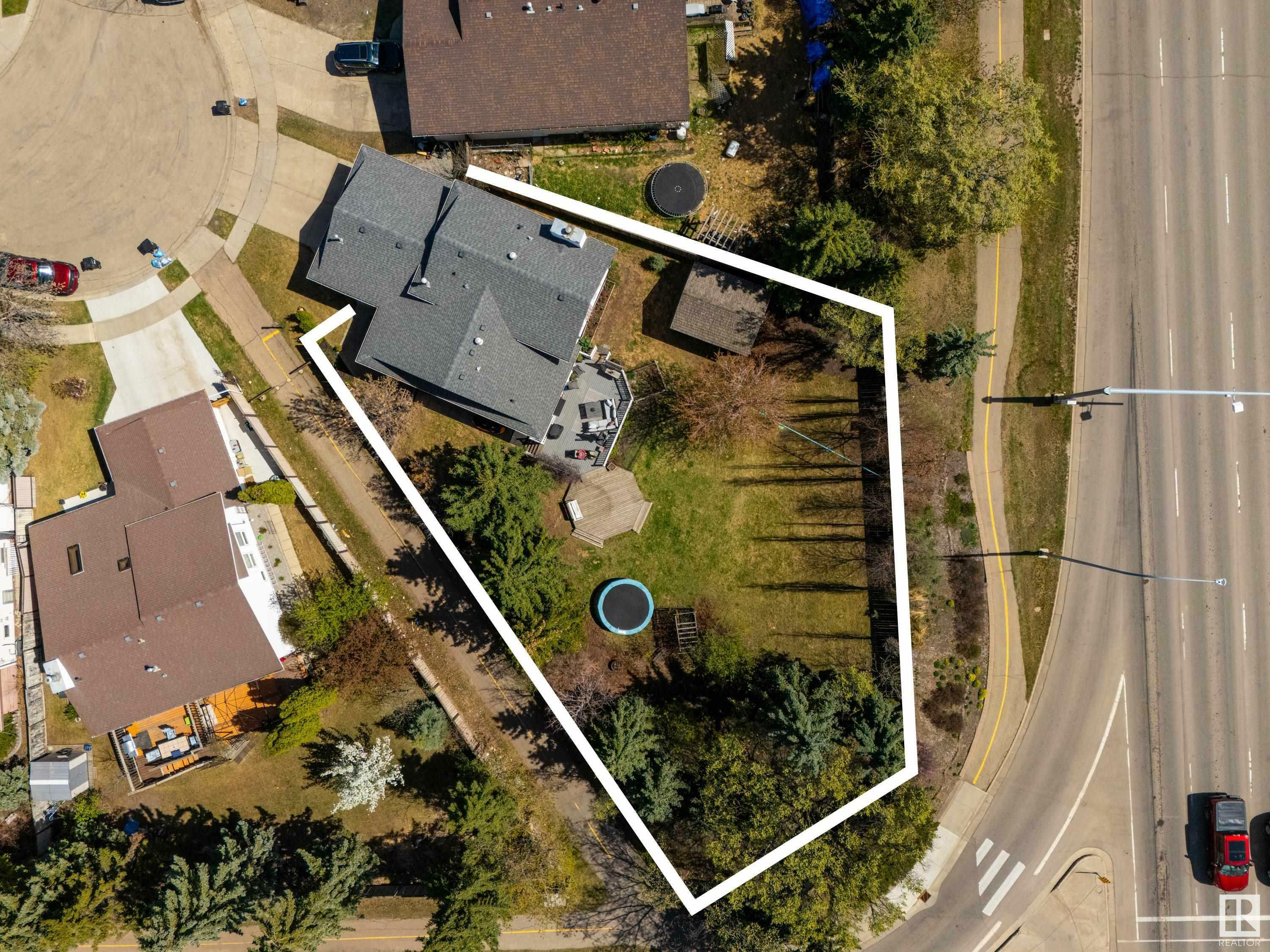 36 Greenbriar Crescent  Sherwood Park AB T8H 1H7 photo