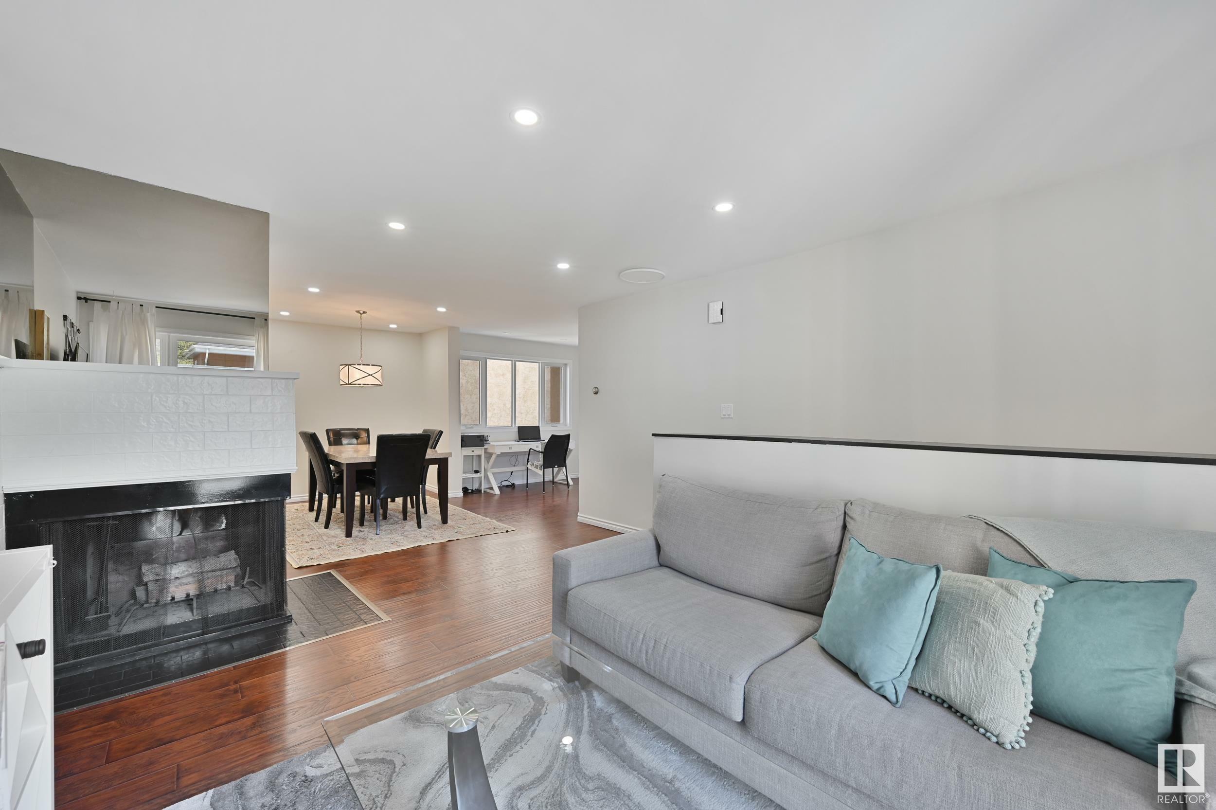 Property Photo: 11016 86 Avenue NW 12 AB T6G 0W9