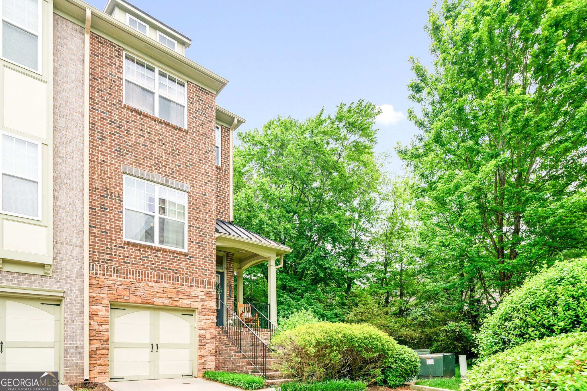 Property Photo: 1996 Cobblestone Circle NE GA 30319