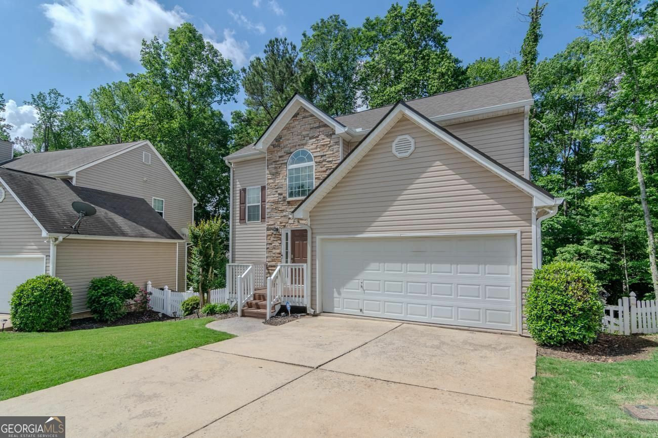 Property Photo: 28 Greystone Ridge GA 30141
