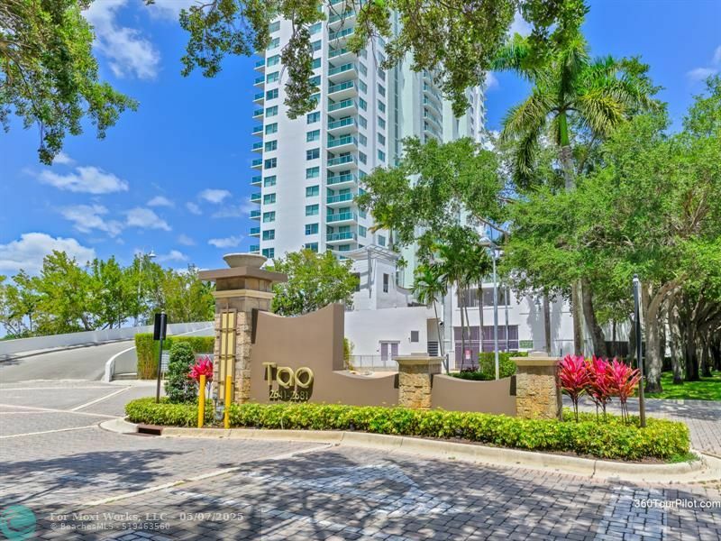 Property Photo: 2681 N Flamingo Rd 1904S FL 33323