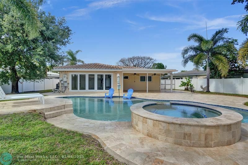 Property Photo: 800 NE 48th St FL 33334
