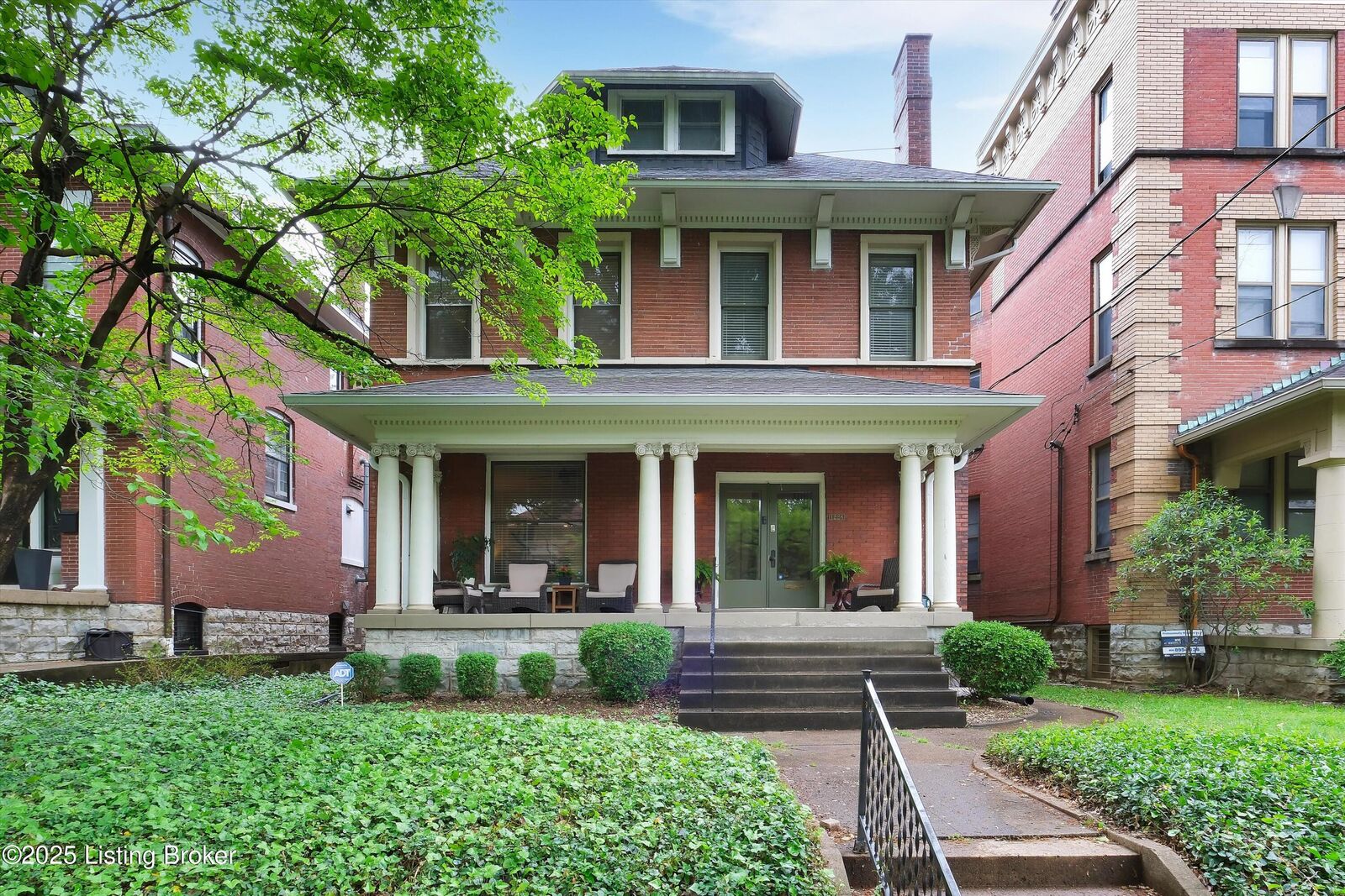 Property Photo:  1228 Cherokee Rd  KY 40204 