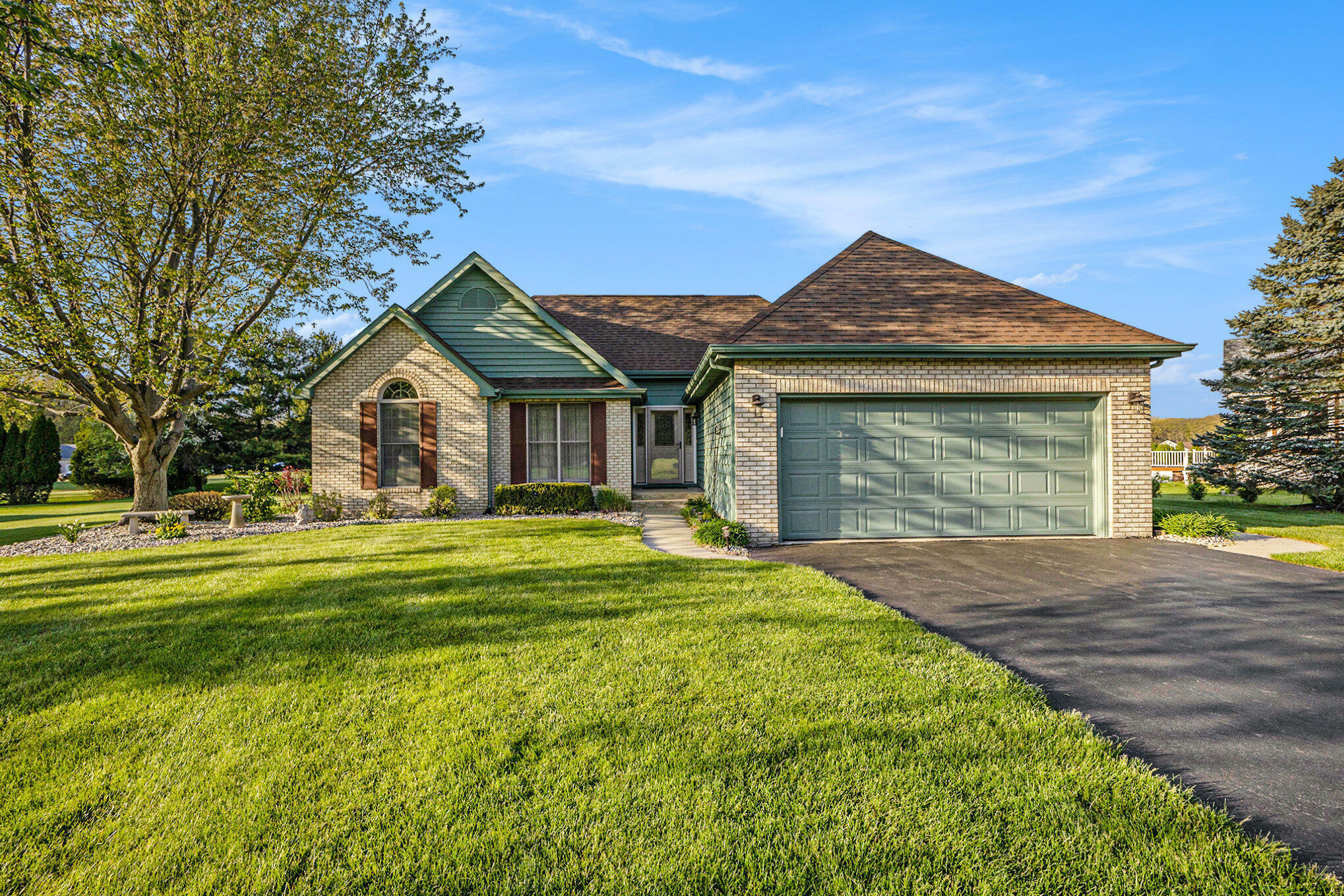 Property Photo: 439 W 100 IN 46385