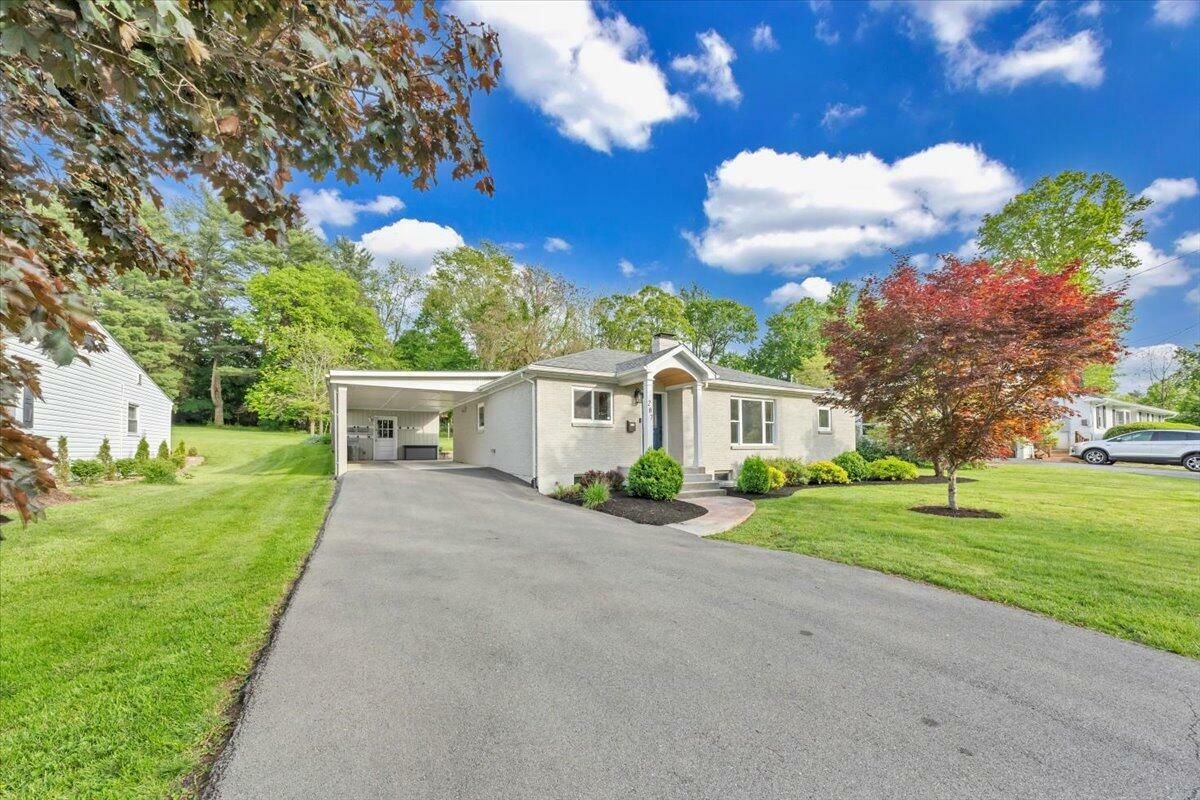 Property Photo: 287 Mathews Street WV 24901