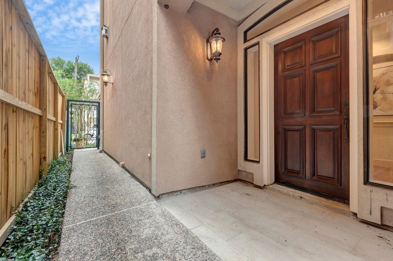 Property Photo: 1933 W Clay Street TX 77019