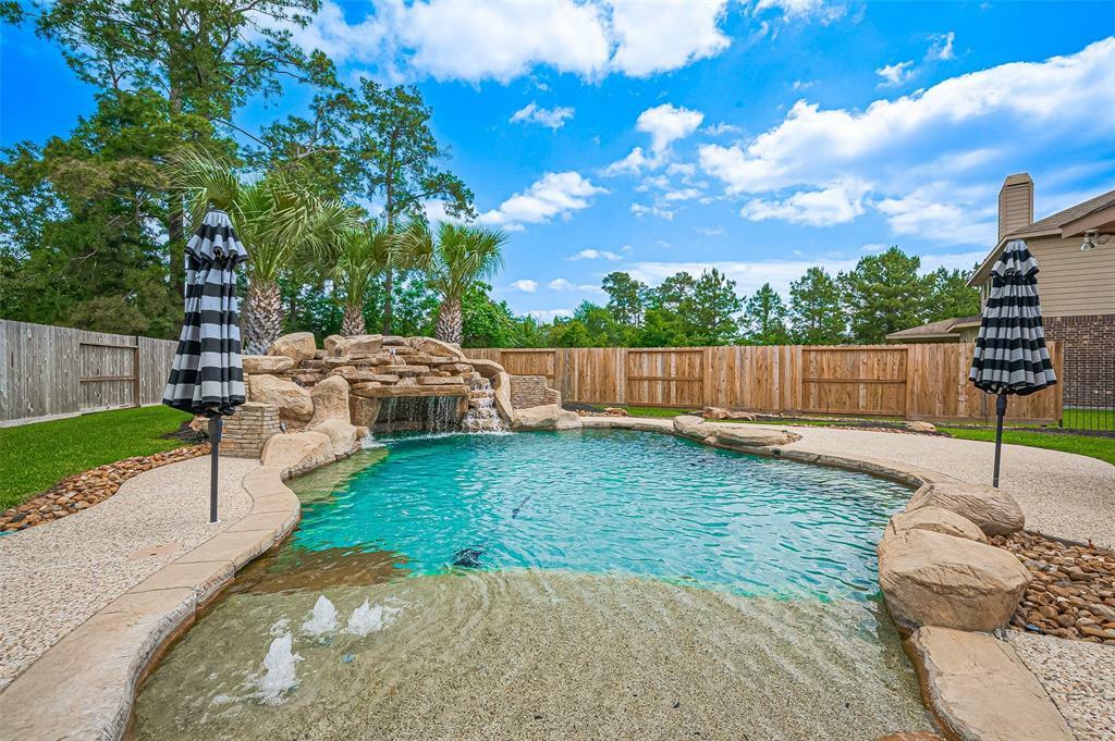 Property Photo: 6 Sagamore Ridge Place TX 77389