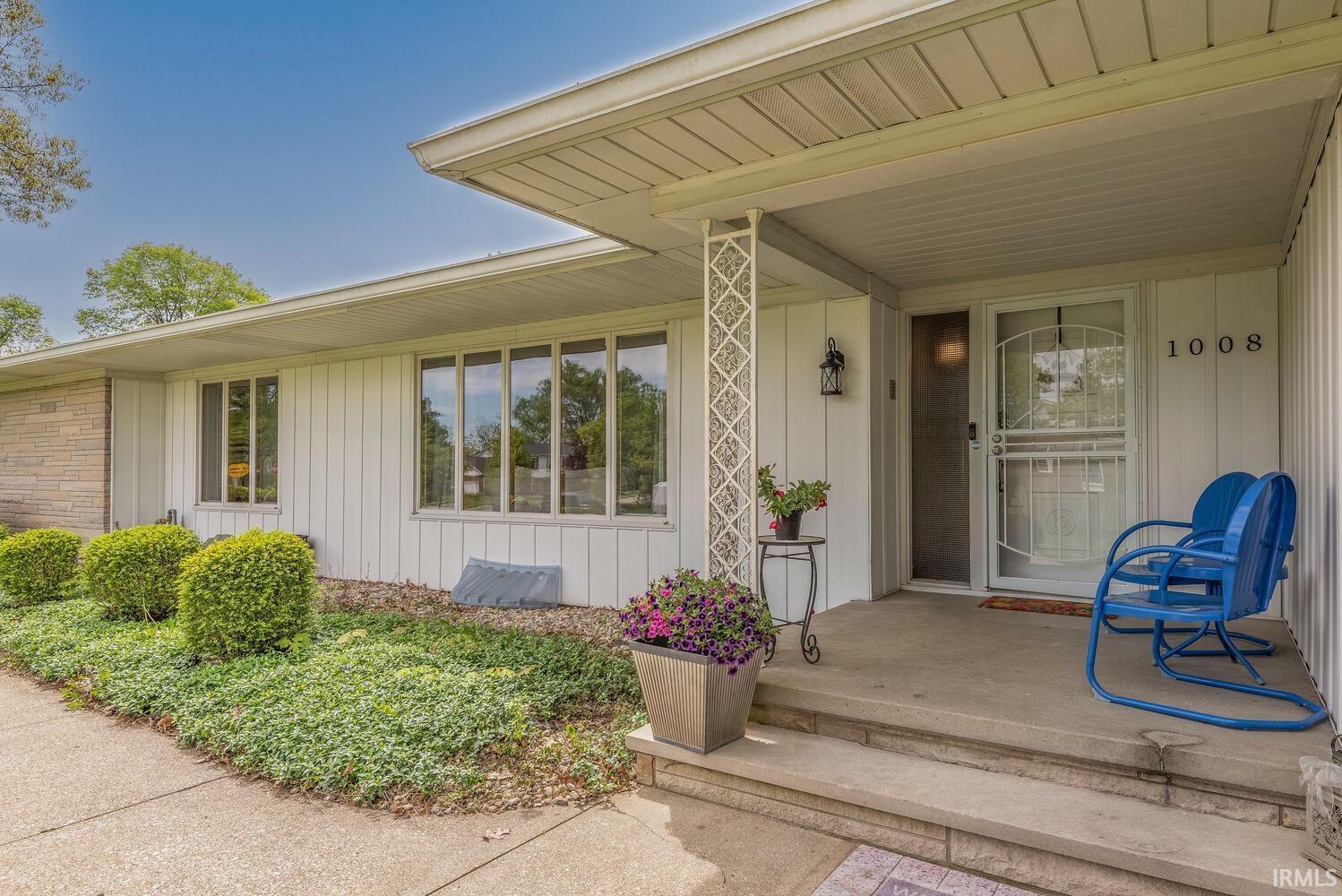 Property Photo: 1008 S Meadowbrook Drive IN 47401