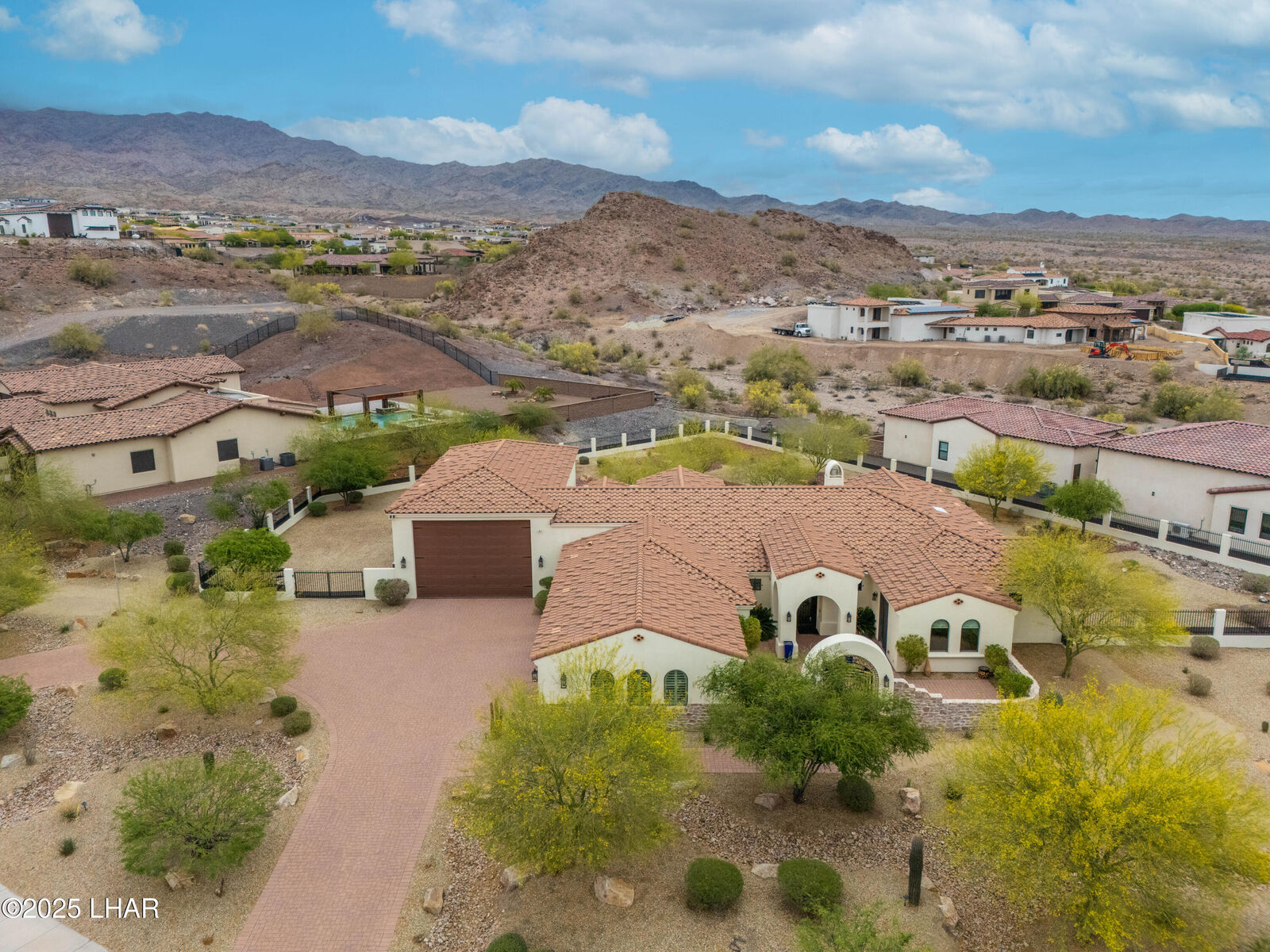 Property Photo: 2051 Circula De Hacienda AZ 86406