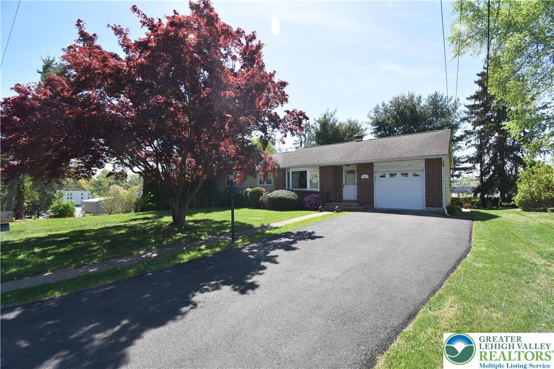 Property Photo:  2400 Lawnherst Avenue  PA 18045 