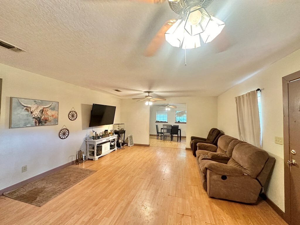 Property Photo: 677 County Road 105 TX 75972