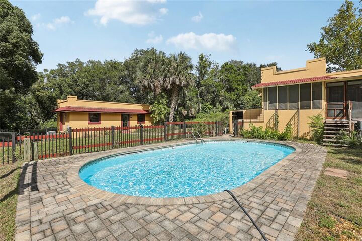 Property Photo:  308 Sunnyside Dr  FL 34748 