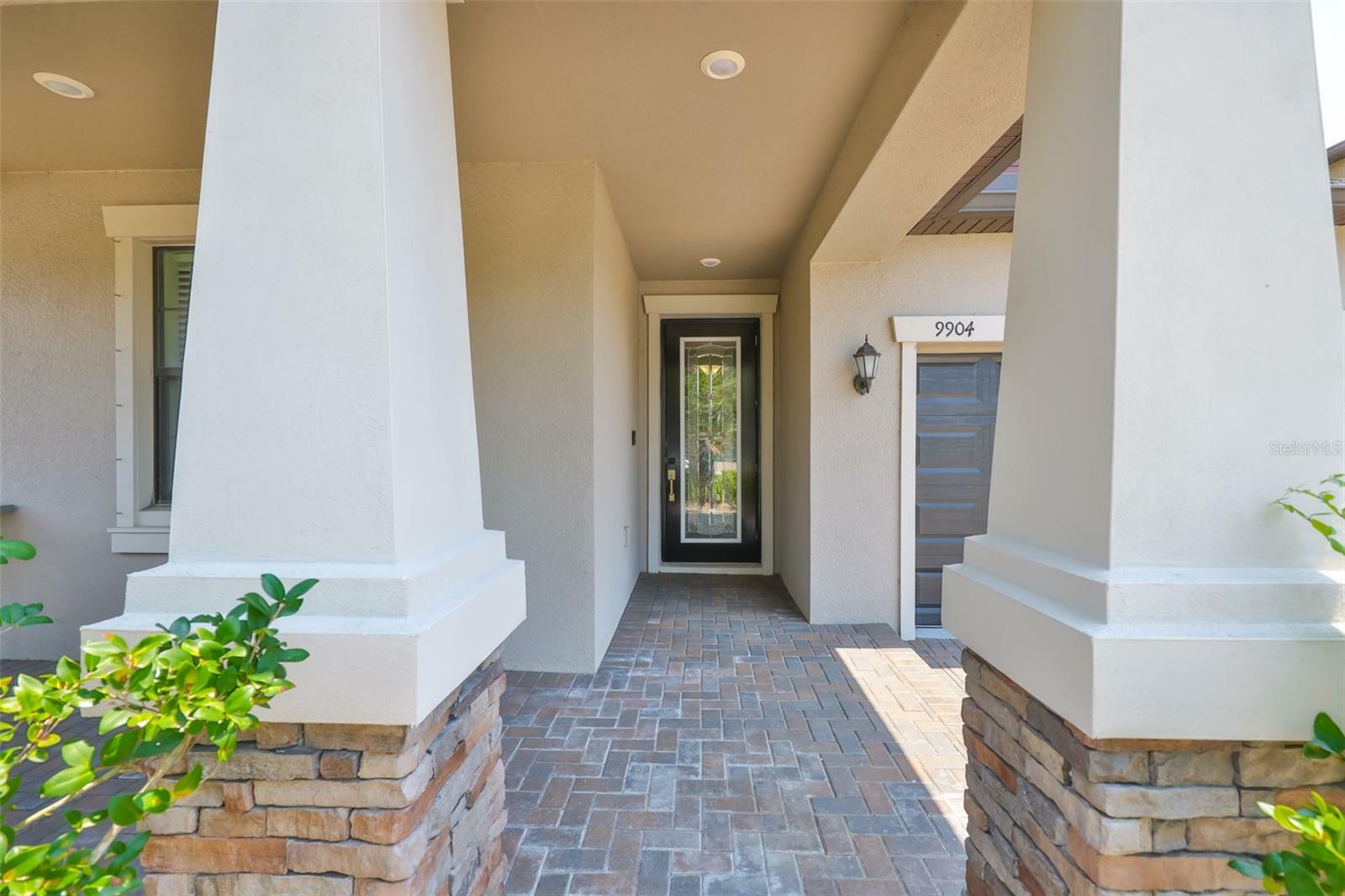 Property Photo: 9904 Victory Gallop Loop FL 33573