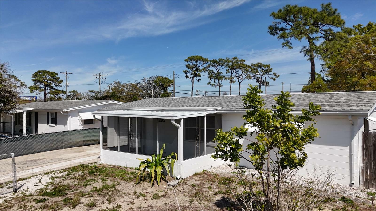 Property Photo: 2122 Holiday Drive FL 34691