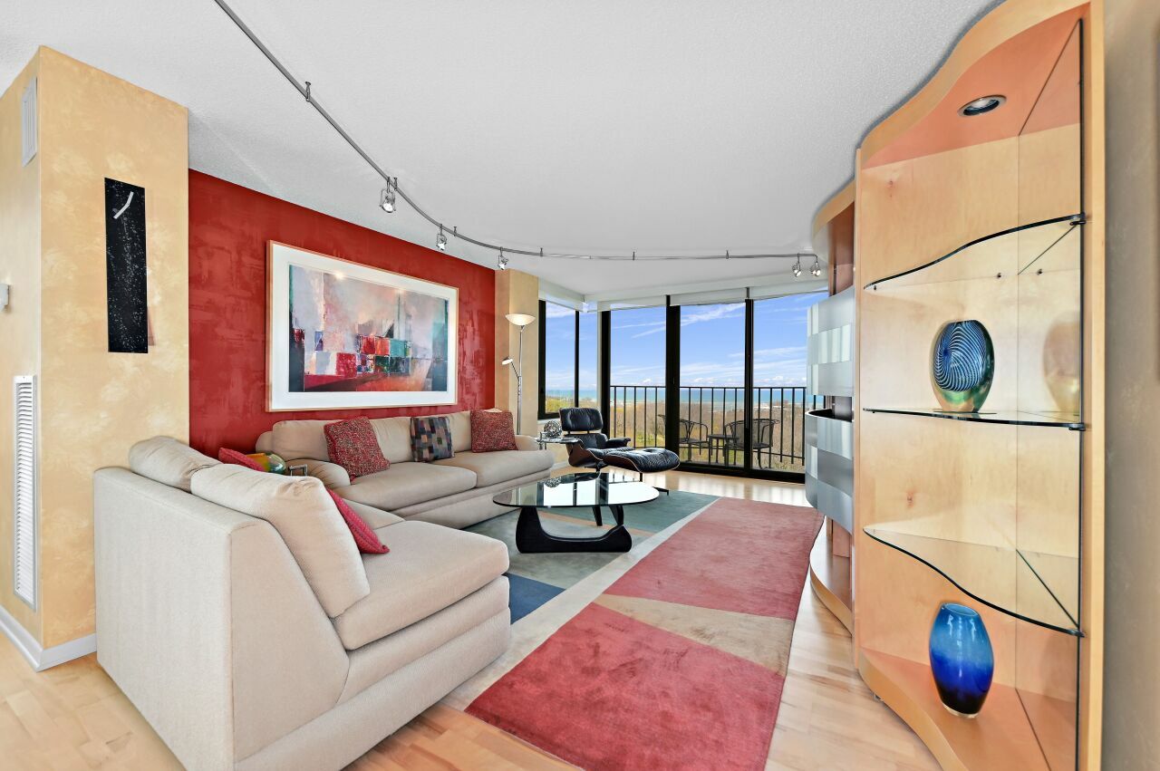 Property Photo: 929 N Astor St 908 WI 53202