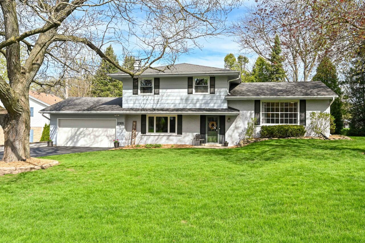 2355 Camelot Dr  Brookfield WI 53045 photo
