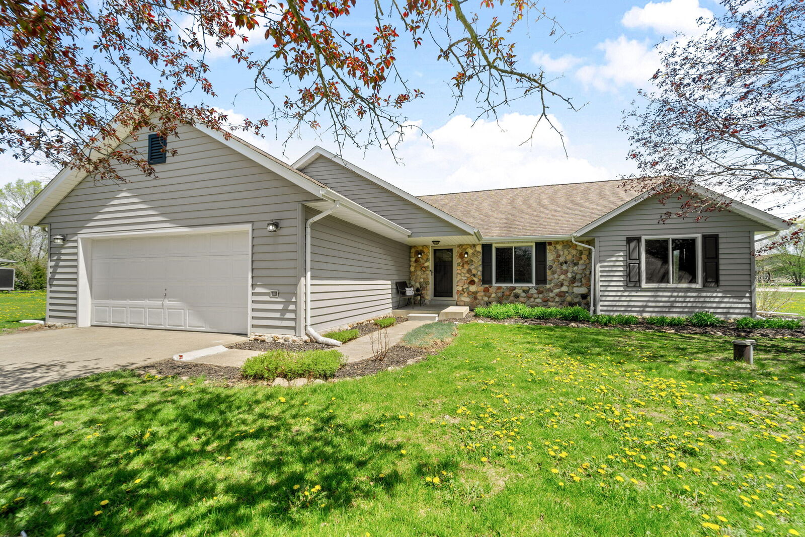 Property Photo:  S95w35525 Bennington Dr  WI 53119 