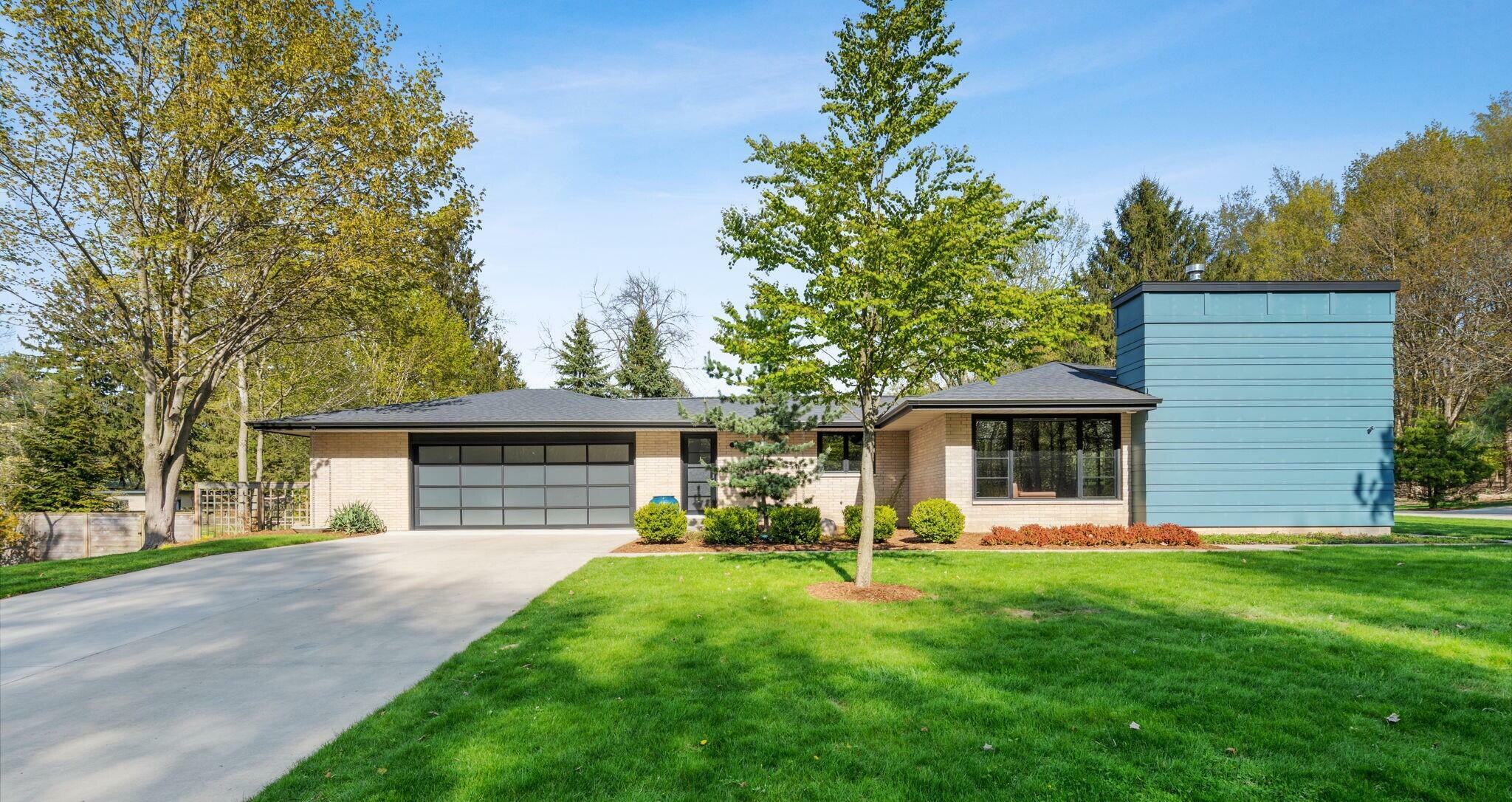 Property Photo: 460 Fremont Street MI 49406