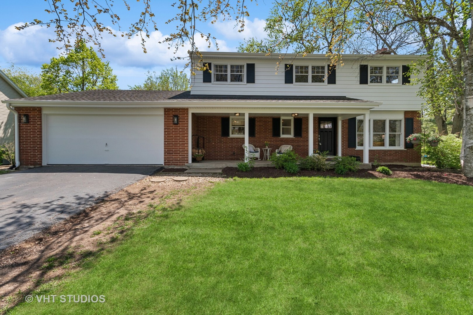 Property Photo: 27W733 Greenview Avenue IL 60555