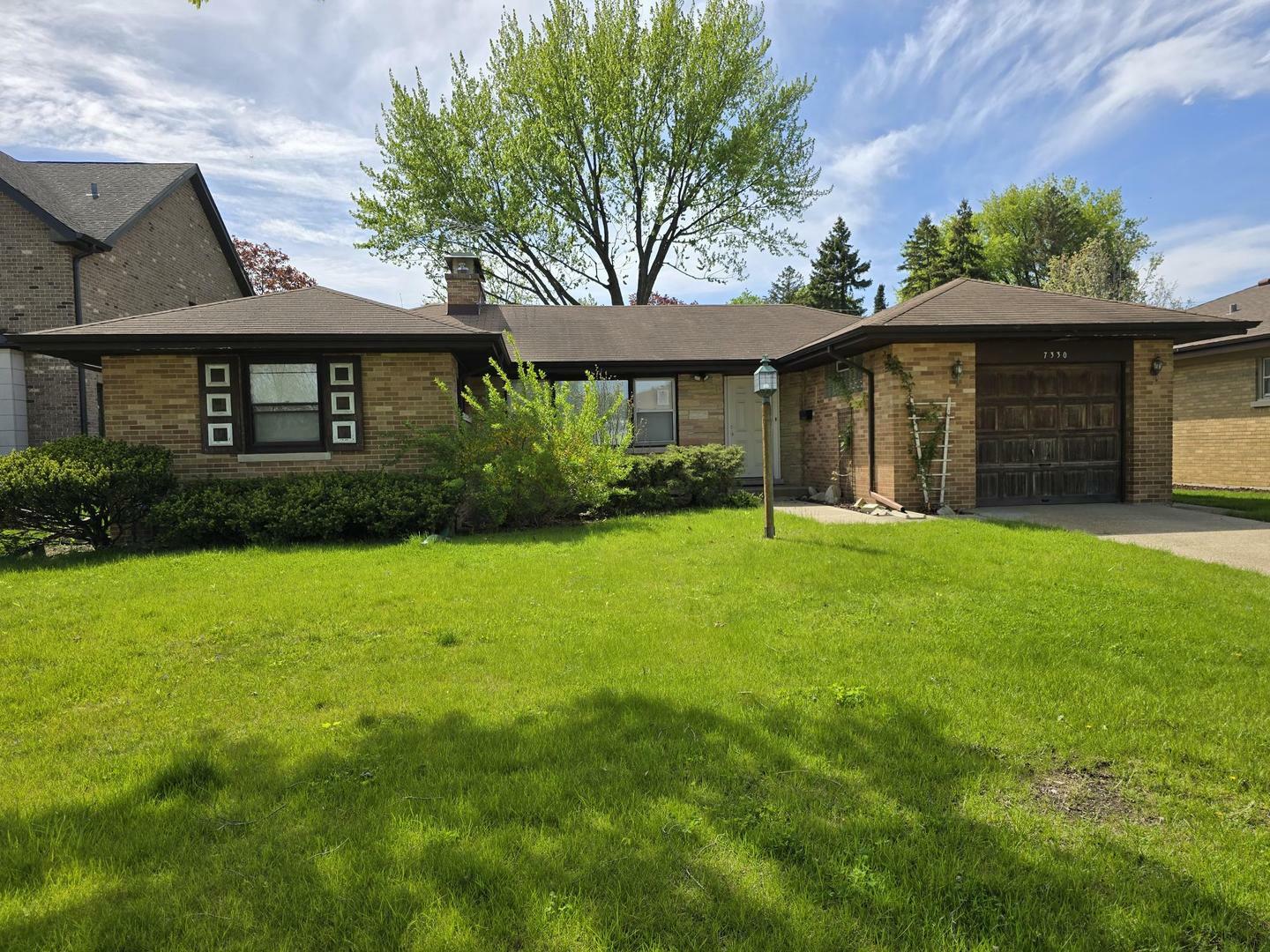 Property Photo: 7330 N Kildare Avenue IL 60712