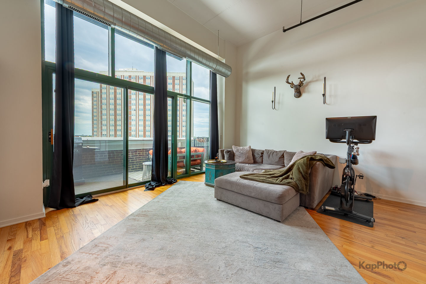 Property Photo: 1645 W Ogden Avenue 719 IL 60612