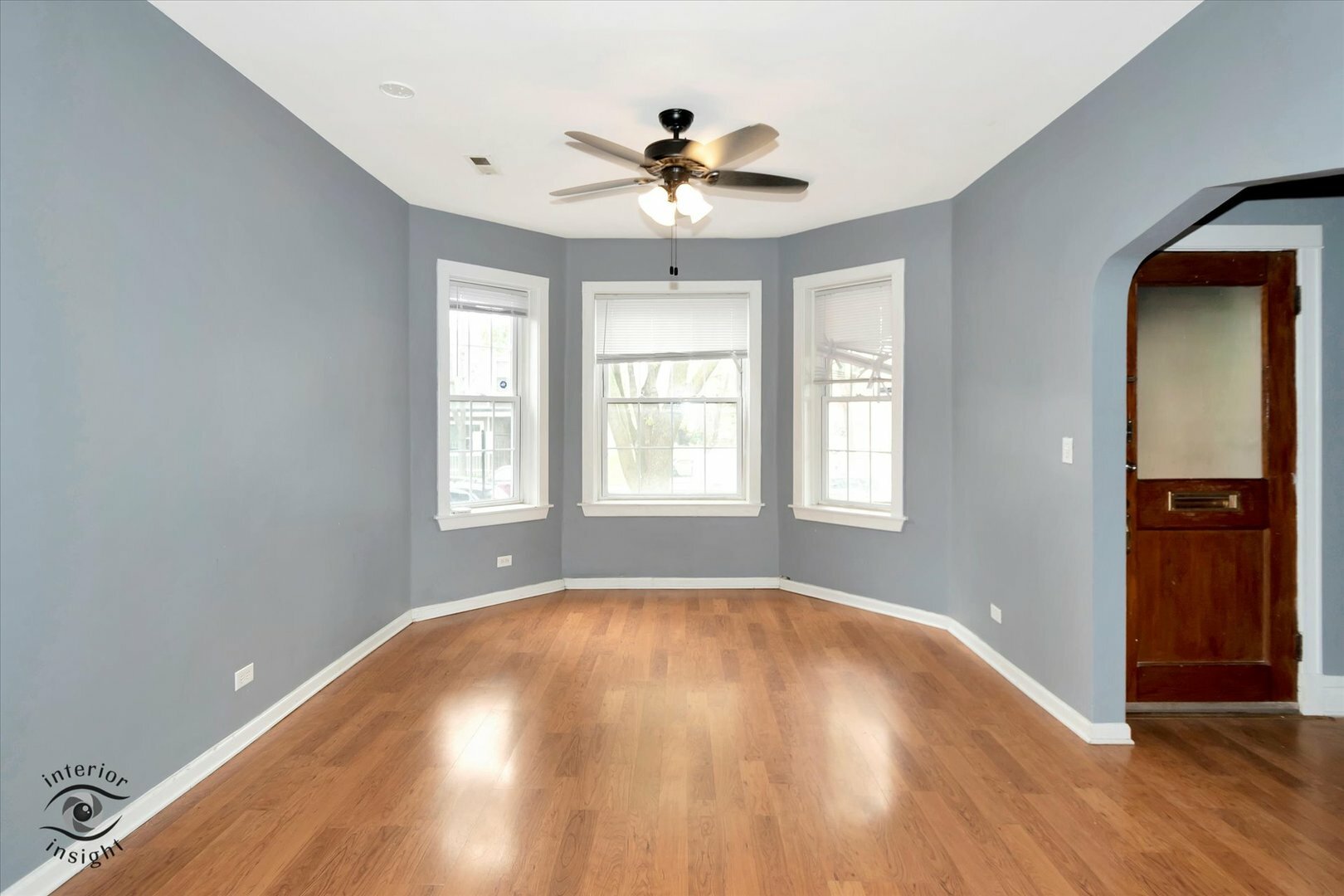Property Photo: 725 N Trumbull Avenue IL 60624