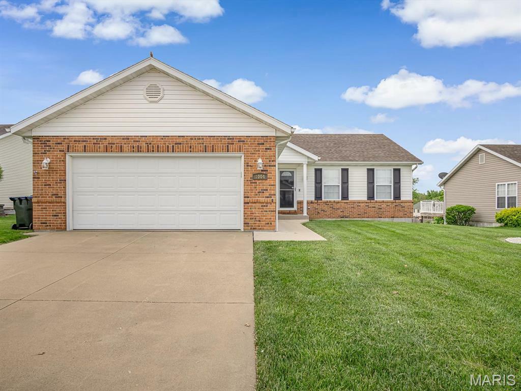Property Photo: 1004 Cottonwood Lane IL 62298