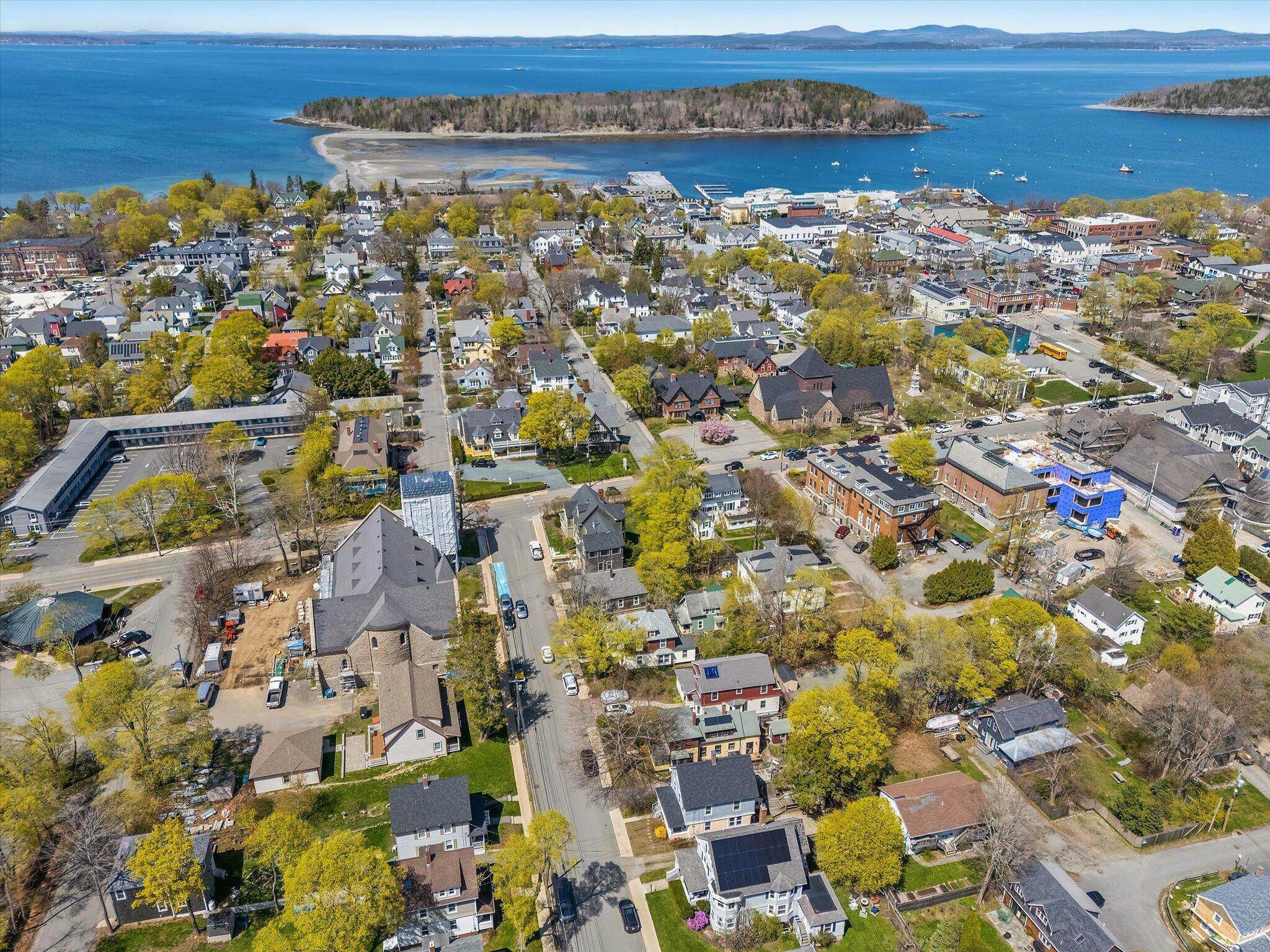 Property Photo: 22 Ledgelawn Avenue ME 04609