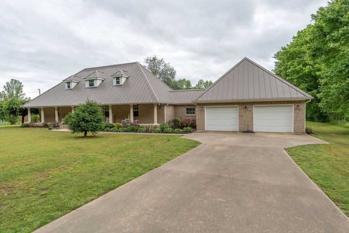 Property Photo: 8276 Middle Butler Rd TN 38463