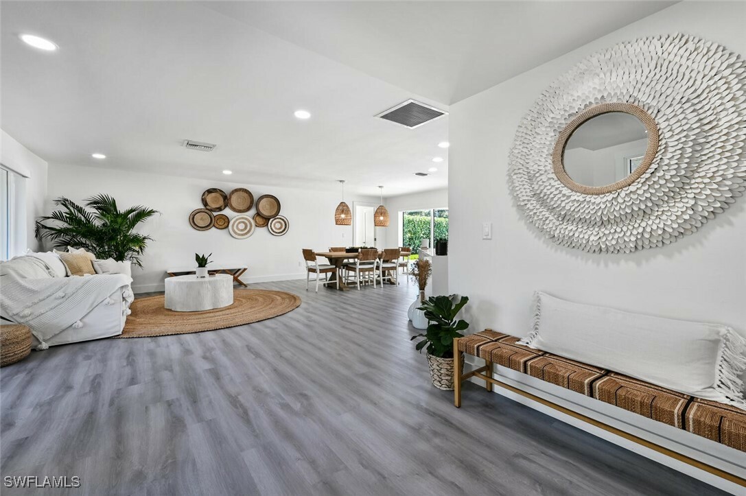 Property Photo: 646 Park Shore Drive FL 34103