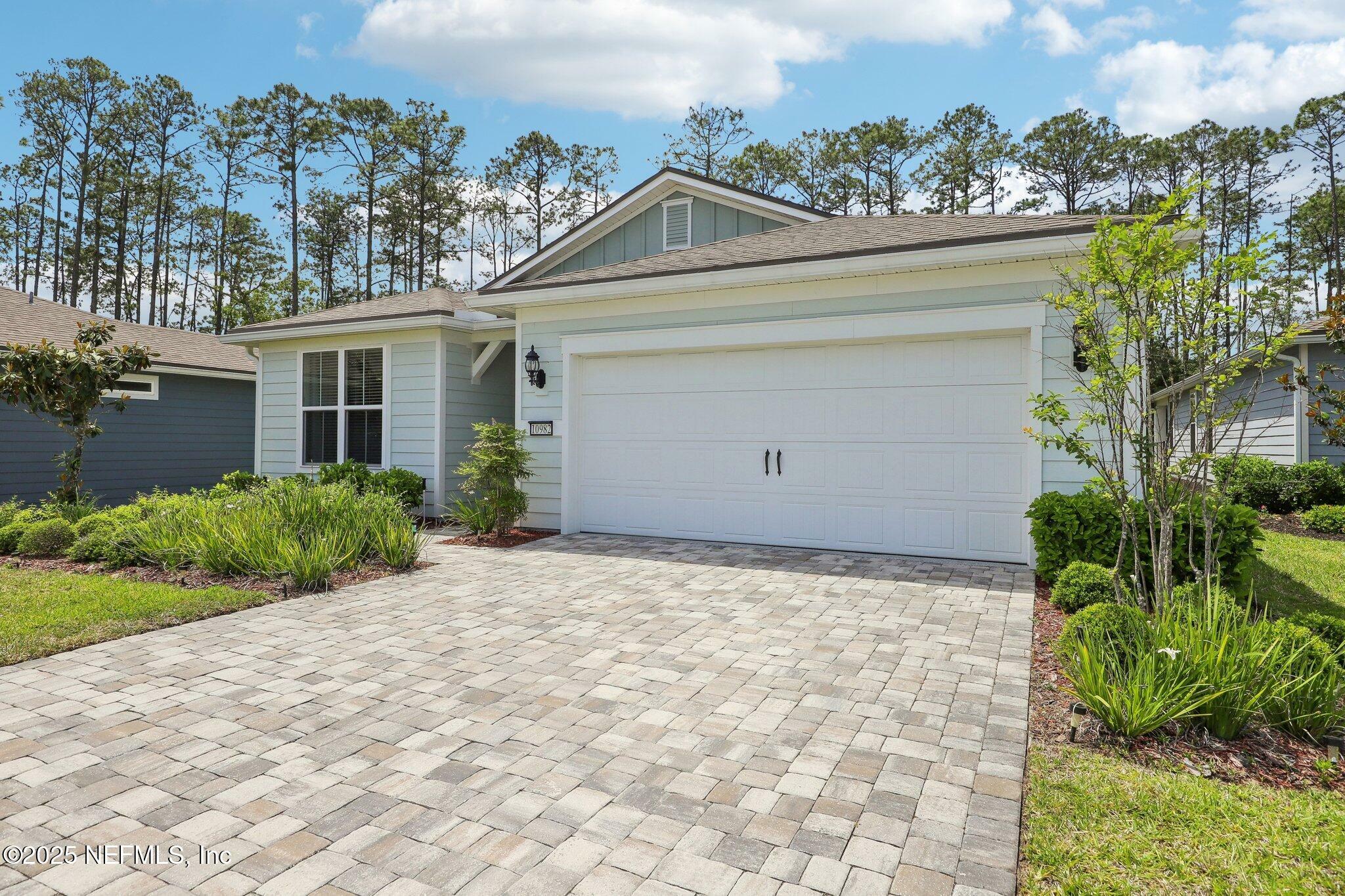 Property Photo: 10982 Town View Drive FL 32256