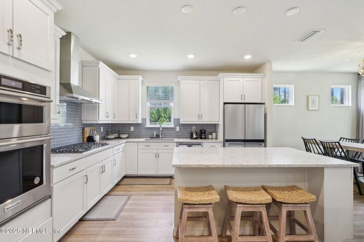 Property Photo: 10982 Town View Drive FL 32256