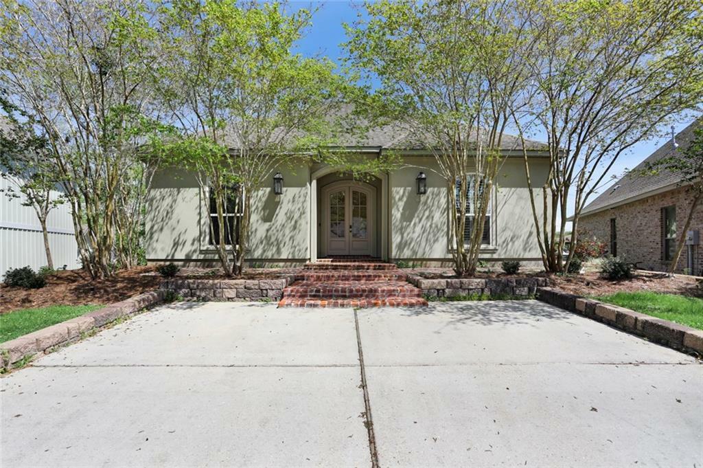 Property Photo: 401 Marina Oaks Street LA 70471