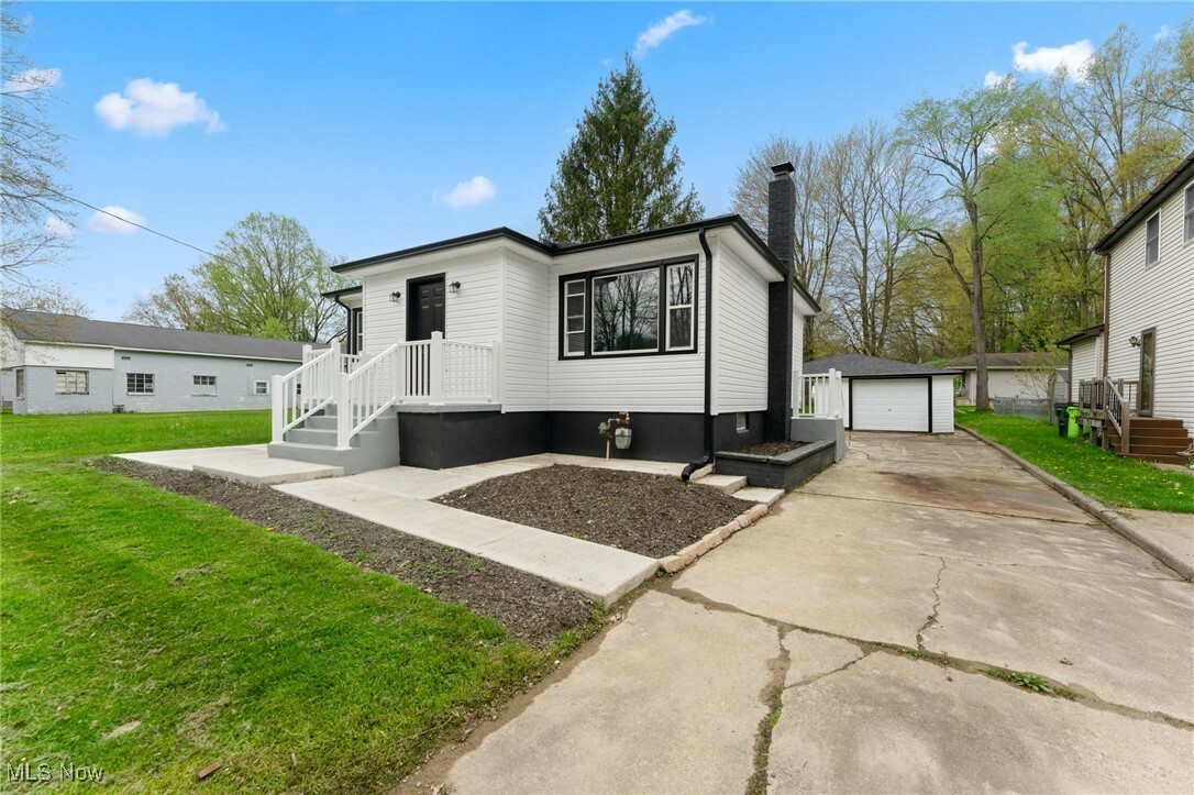 Property Photo: 283 Maple Street OH 44444