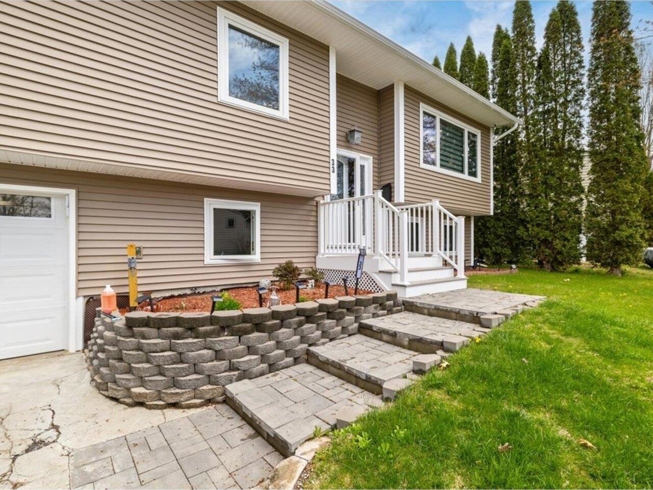 Property Photo: 33 Rosewood Lane VT 05452