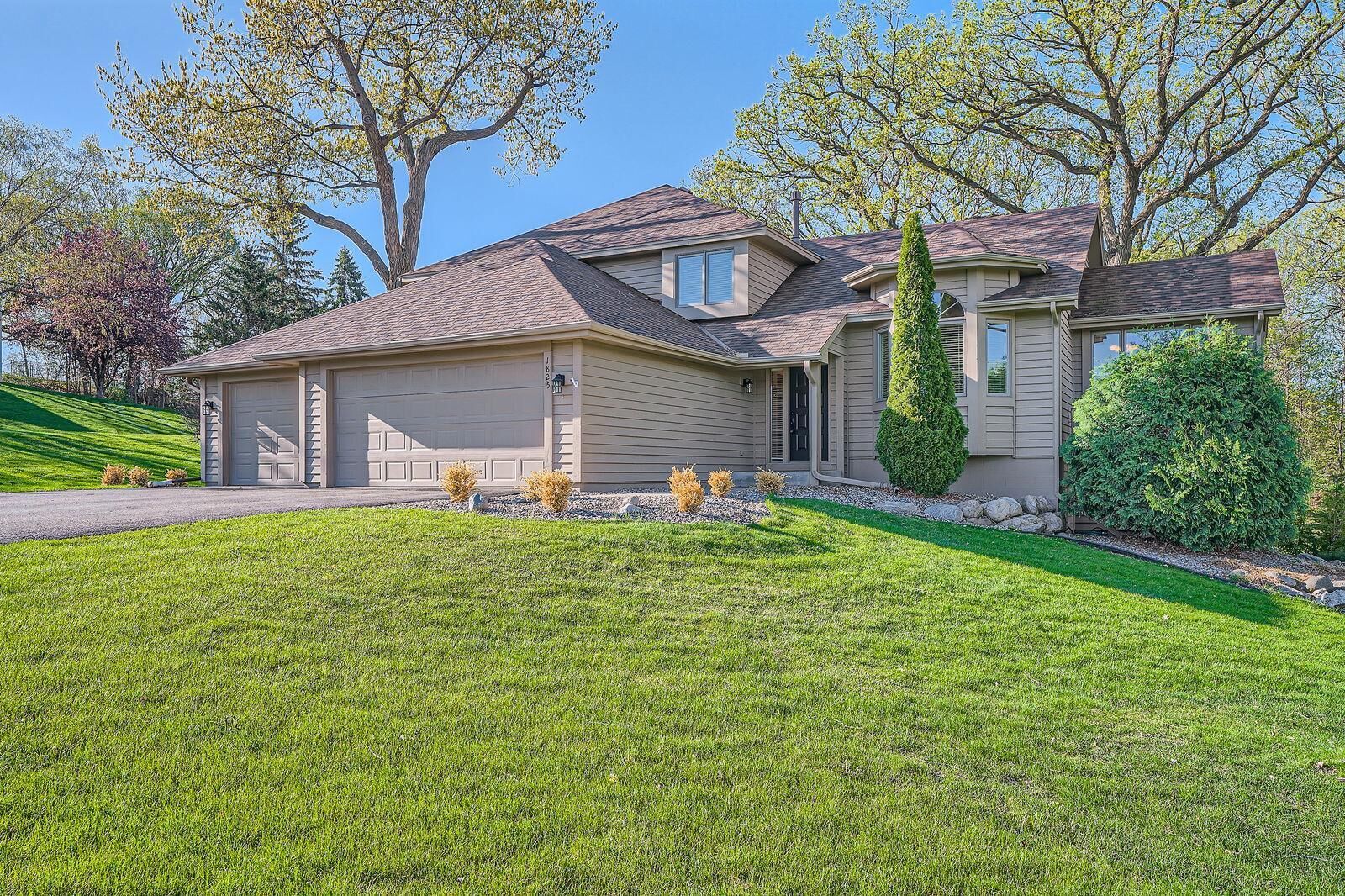 Property Photo: 1825 Woodstone Drive MN 55386