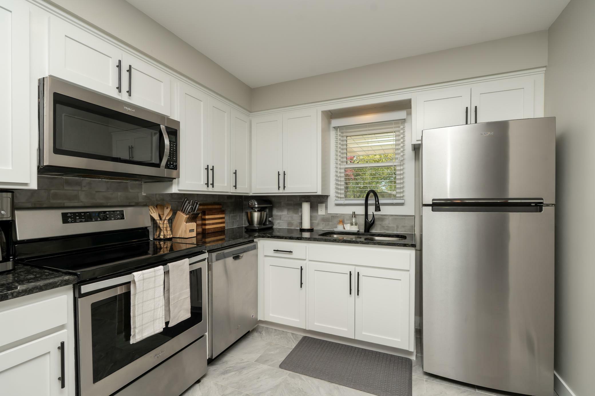 Property Photo:  3333 Hillsboro Avenue N  MN 55427 