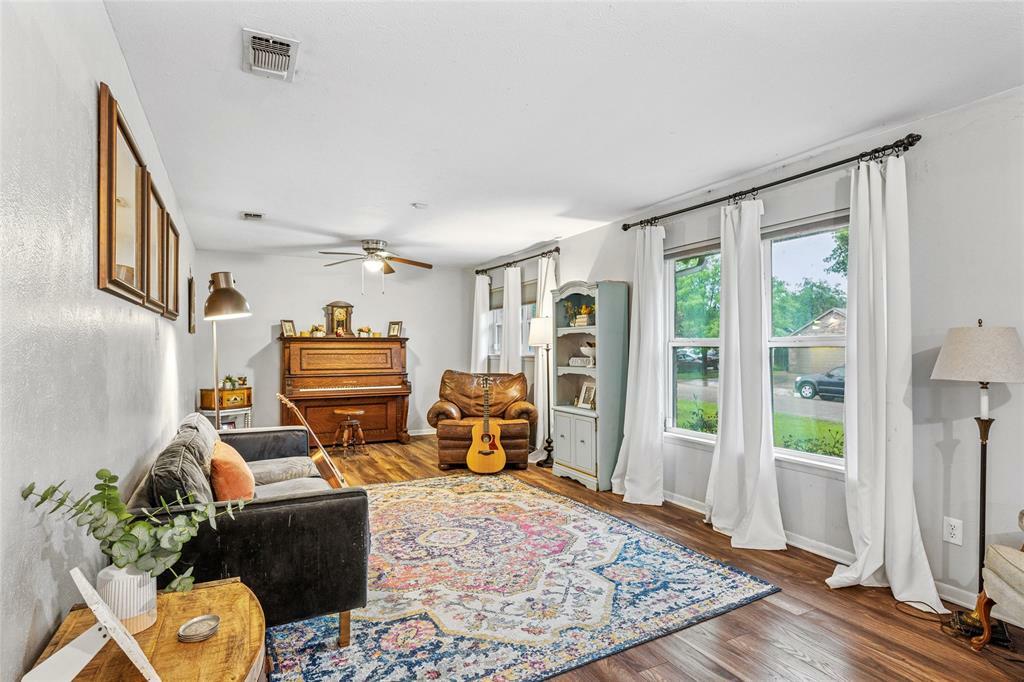 Property Photo: 1314 Mildred Lane TX 76126